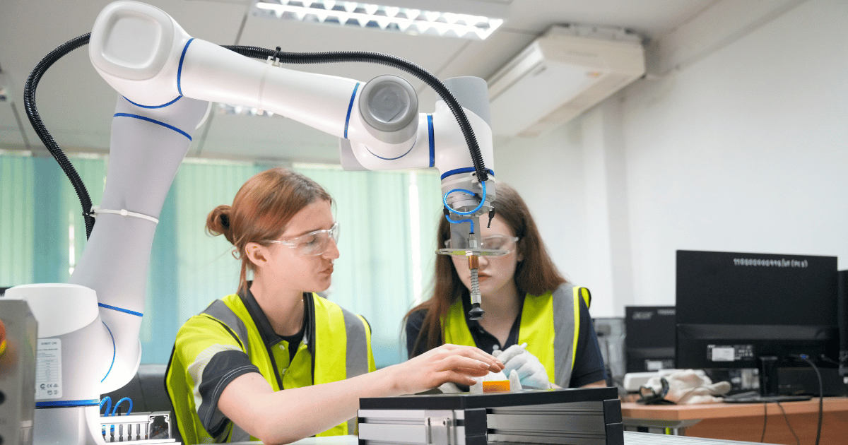 製造業DXは協働ロボットとAI導入がポイント！協働ロボットについて解説